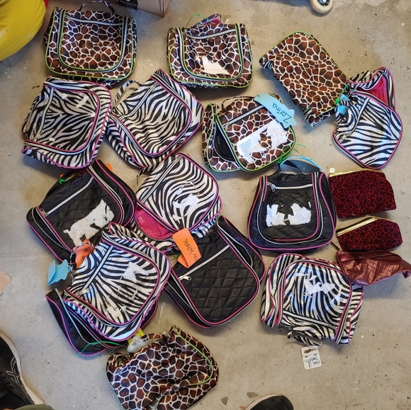 18 Makeup Cases/Bags - Picture 1 of 5
